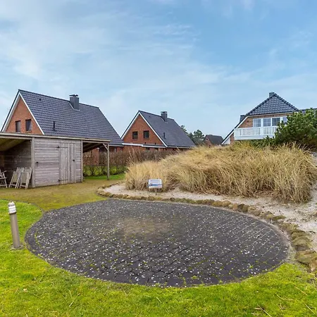 Strandlaeufer Im Haus Watt, Wind Und *